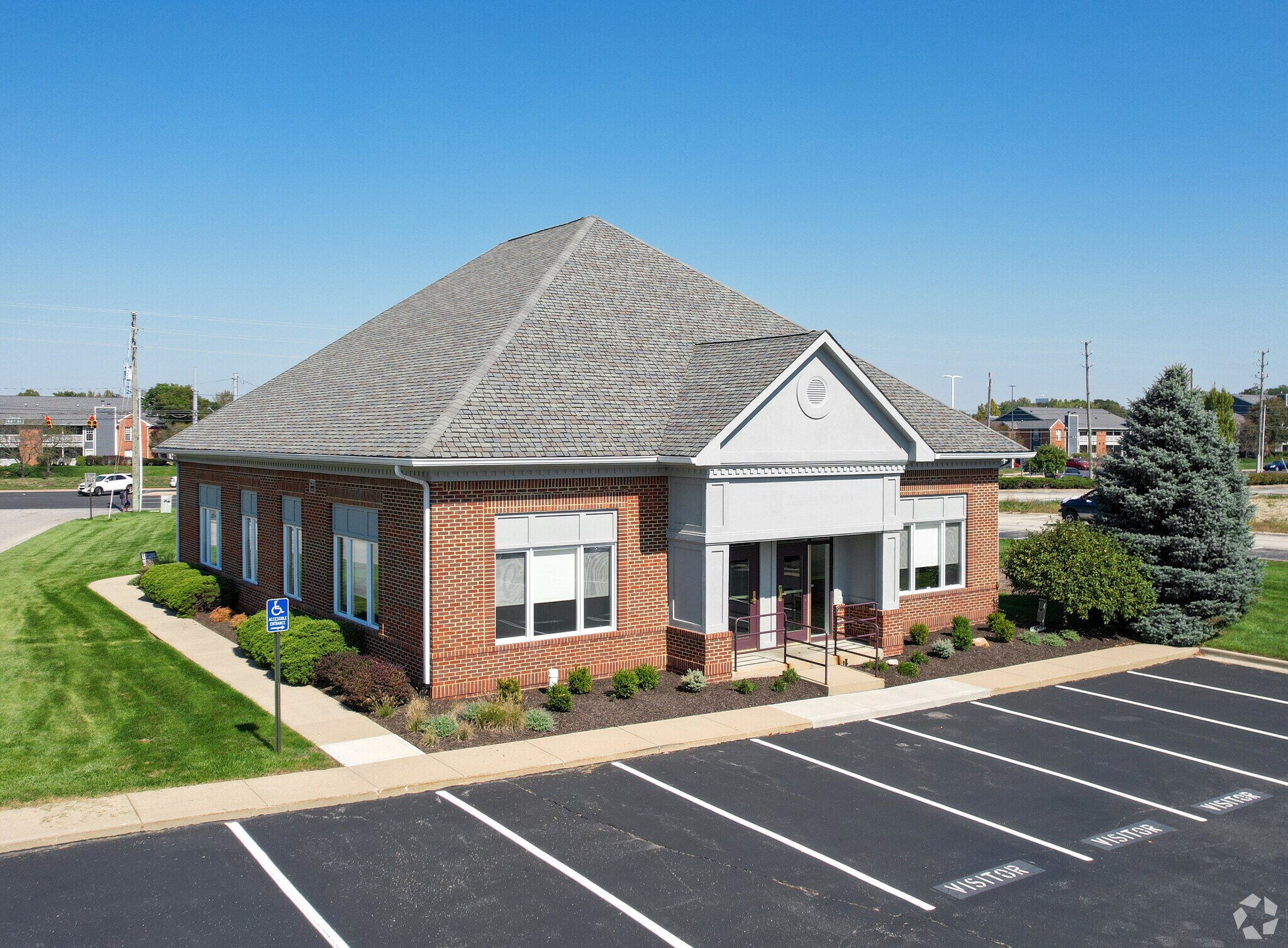 4755 Statesmen Dr, Indianapolis, IN à vendre Photo de l’immeuble– Image 1 sur 8