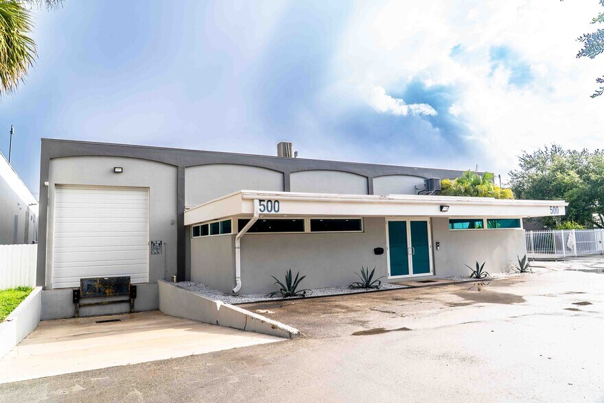 500 W 84th St, Hialeah, FL à vendre - Photo de l’immeuble – Image 2 sur 26