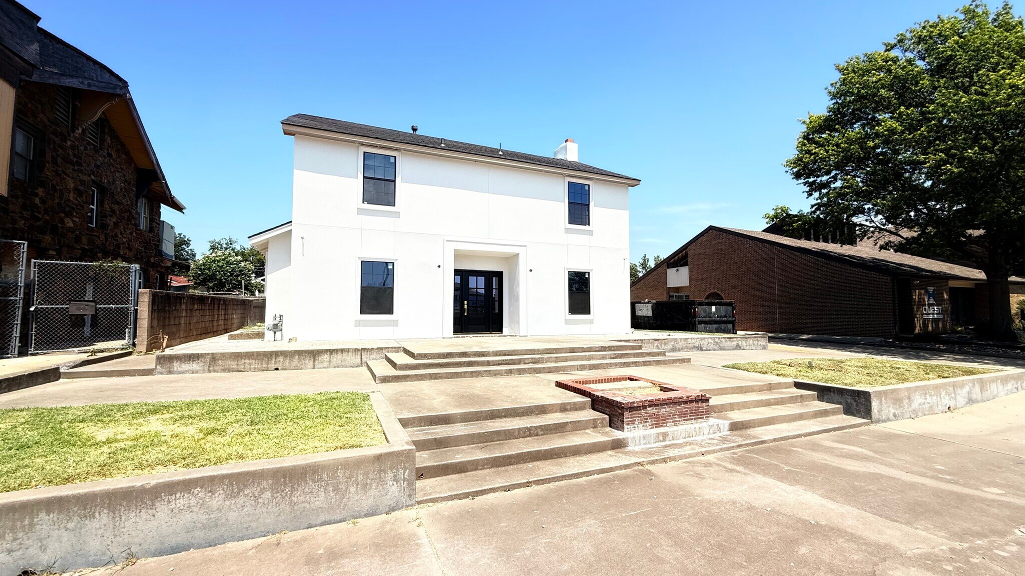 1843 E 15th St, Tulsa, OK à louer Photo de l’immeuble– Image 1 sur 2