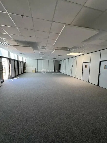 Bureau dans Nîmes à louer - Photo intérieure – Image 1 sur 11