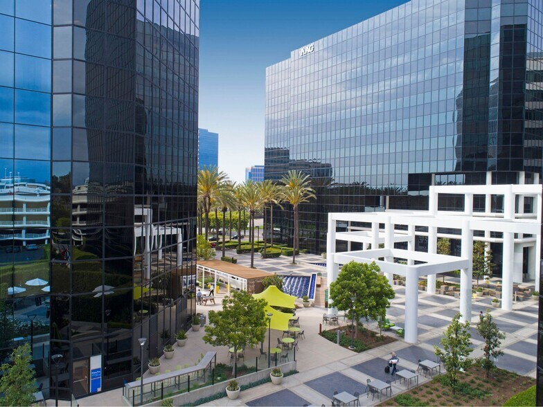 18100 Von Karman Ave, Irvine, CA à louer - Photo de l’immeuble – Image 2 sur 12