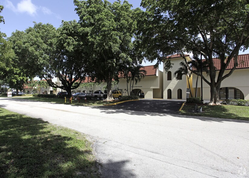 3001-3067 NW 60th St, Fort Lauderdale, FL à louer - Photo de l’immeuble – Image 2 sur 5