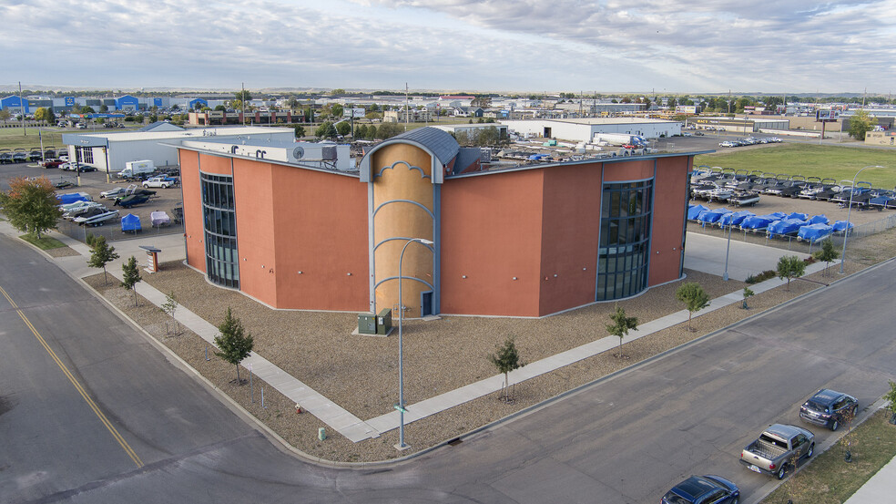 812 Burlington Dr, Bismarck, ND à vendre - Photo de l’immeuble – Image 2 sur 27