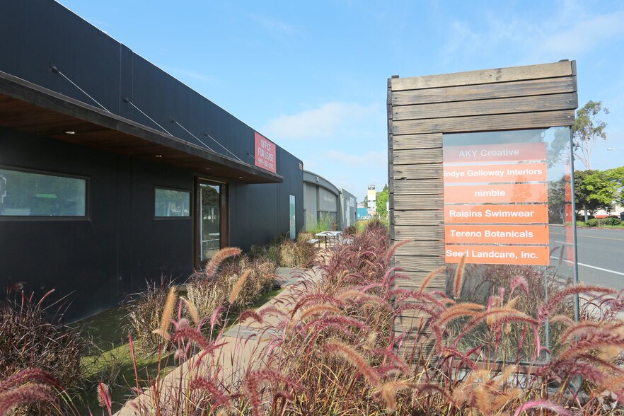 765 Baker St, Costa Mesa, CA à louer - Photo de l’immeuble – Image 2 sur 5