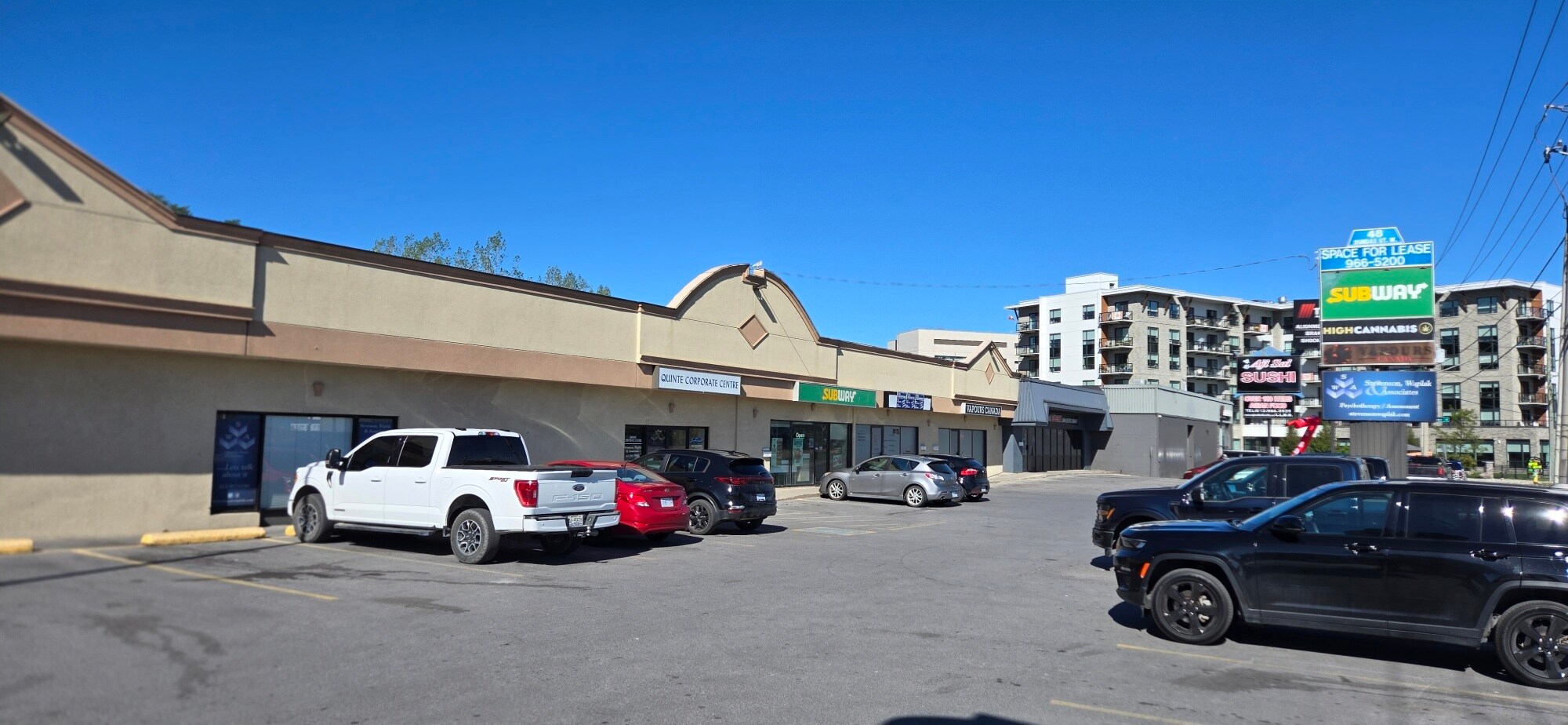 48 Dundas St W, Belleville, ON à louer Photo principale– Image 1 sur 8