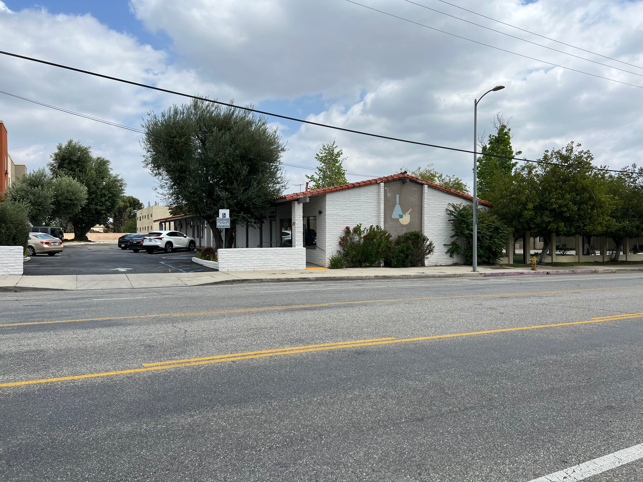 10230-10234 Canoga Ave, Chatsworth, CA à louer Photo de l’immeuble– Image 1 sur 2