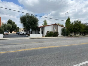 10230-10234 Canoga Ave, Chatsworth, CA à louer Photo de l’immeuble– Image 1 sur 2