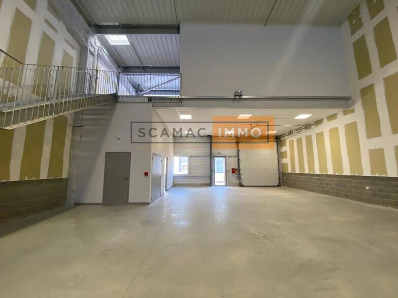 Industriel/Logistique dans Buc à louer - Photo de l’immeuble – Image 2 sur 4