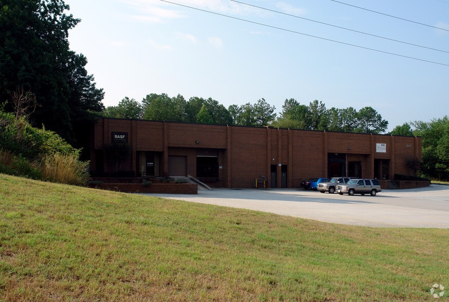 3077 Oakcliff Industrial St, Doraville, GA à louer - Photo de l’immeuble – Image 2 sur 3