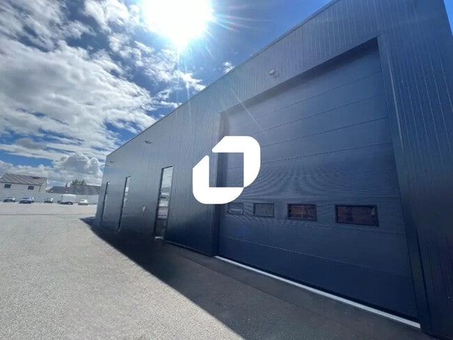 Plus de détails pour 28 Avenue Francois Mitterrand, Petite-Forêt - Local d'activités à louer