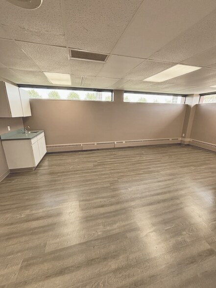 6789 Ridge Rd, Parma, OH à louer - Photo de l’immeuble – Image 2 sur 8