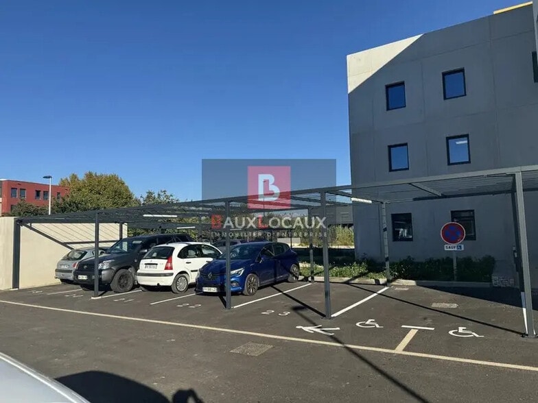 Bureau dans Avignon à vendre - Photo de l’immeuble – Image 2 sur 19