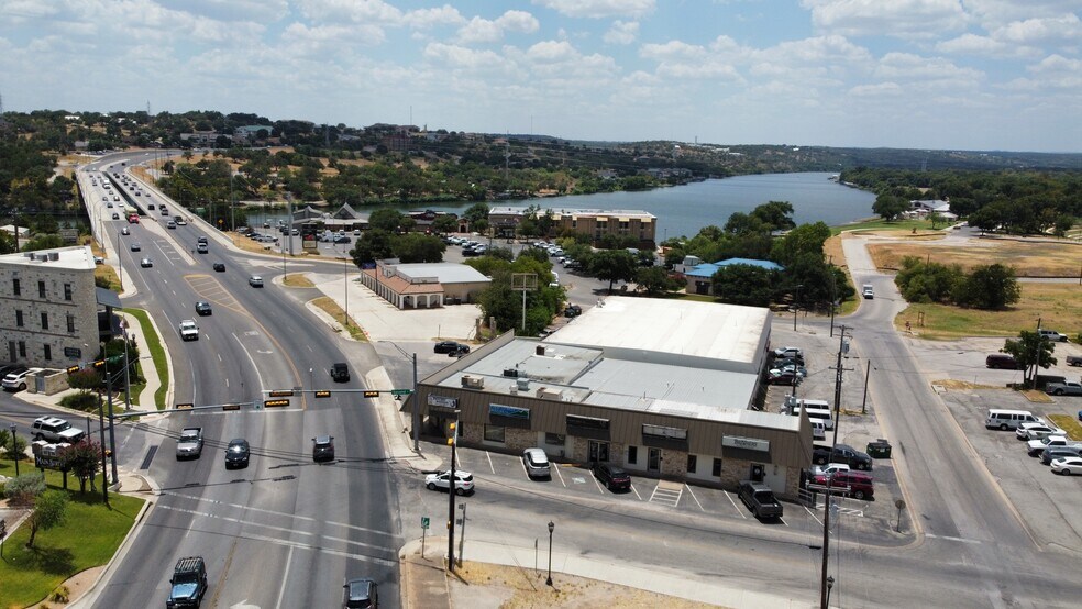 706 2nd St, Marble Falls, TX à louer - Photo de l’immeuble – Image 1 sur 15