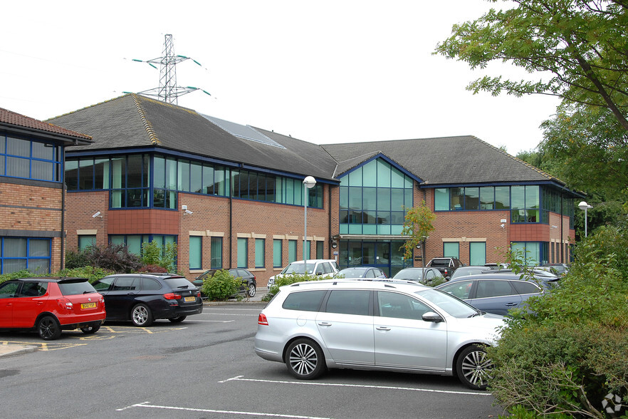 St Davids Park, Deeside à louer - Photo principale – Image 2 sur 4
