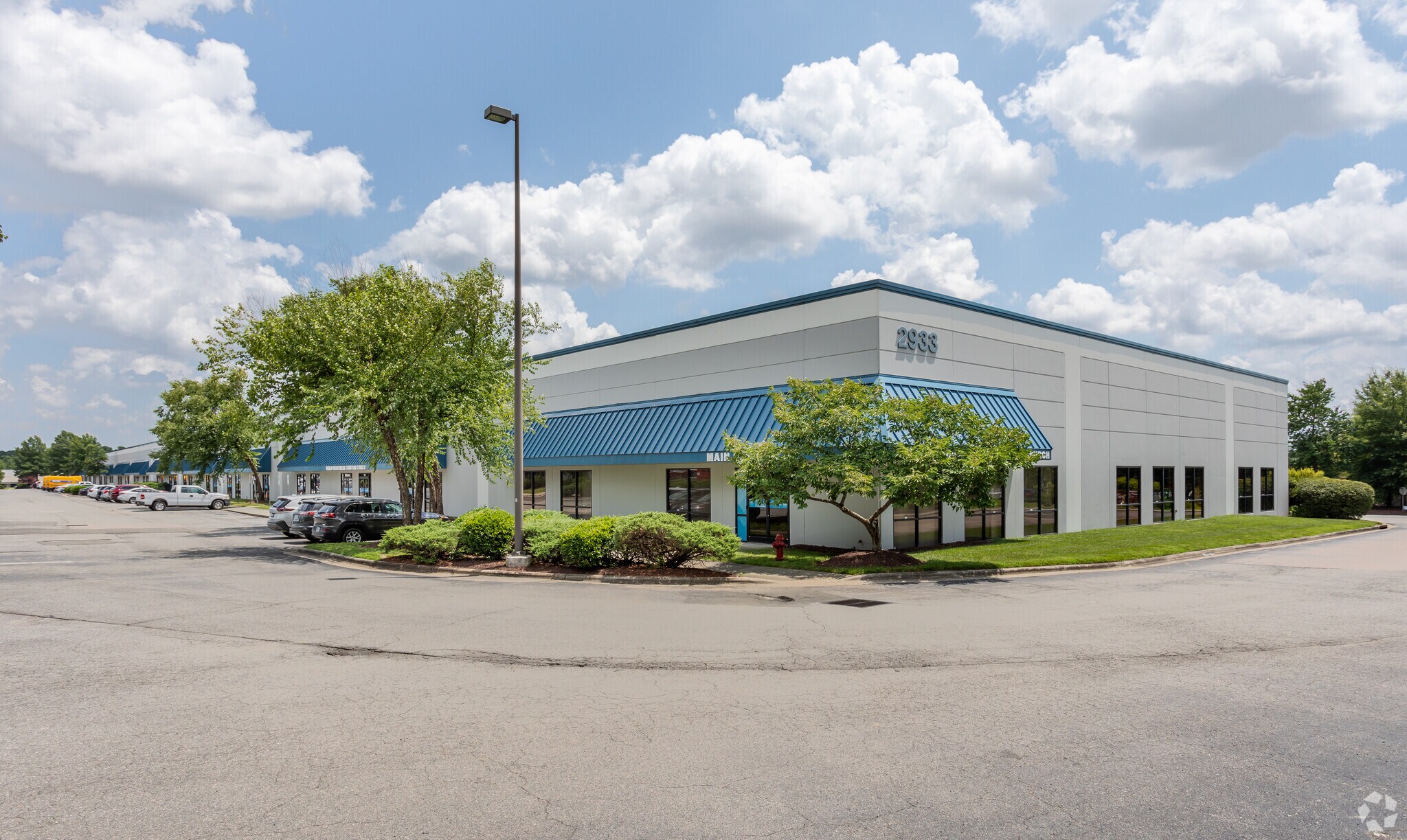 2933 S Miami Blvd, Durham, NC à louer Photo principale– Image 1 sur 10