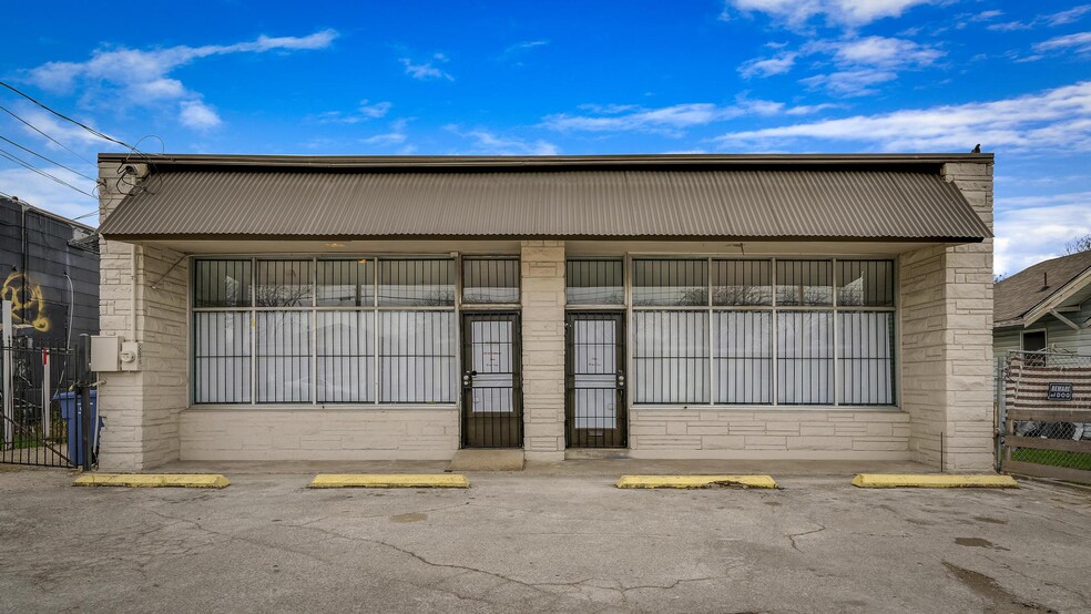 518 W Hildebrand Ave, San Antonio, TX à louer - Photo de l’immeuble – Image 3 sur 26
