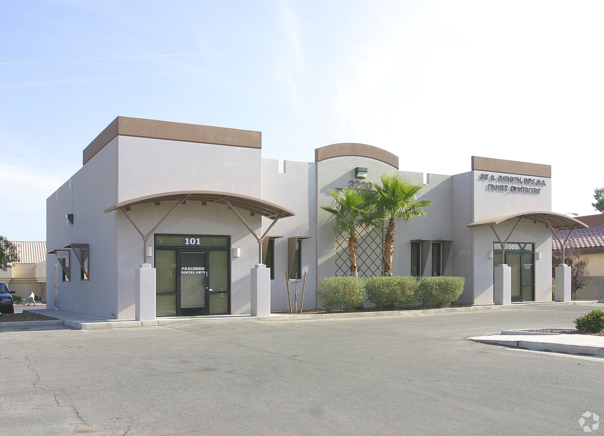 3220 N Bronco St, Las Vegas, NV à vendre Photo de l’immeuble– Image 1 sur 4
