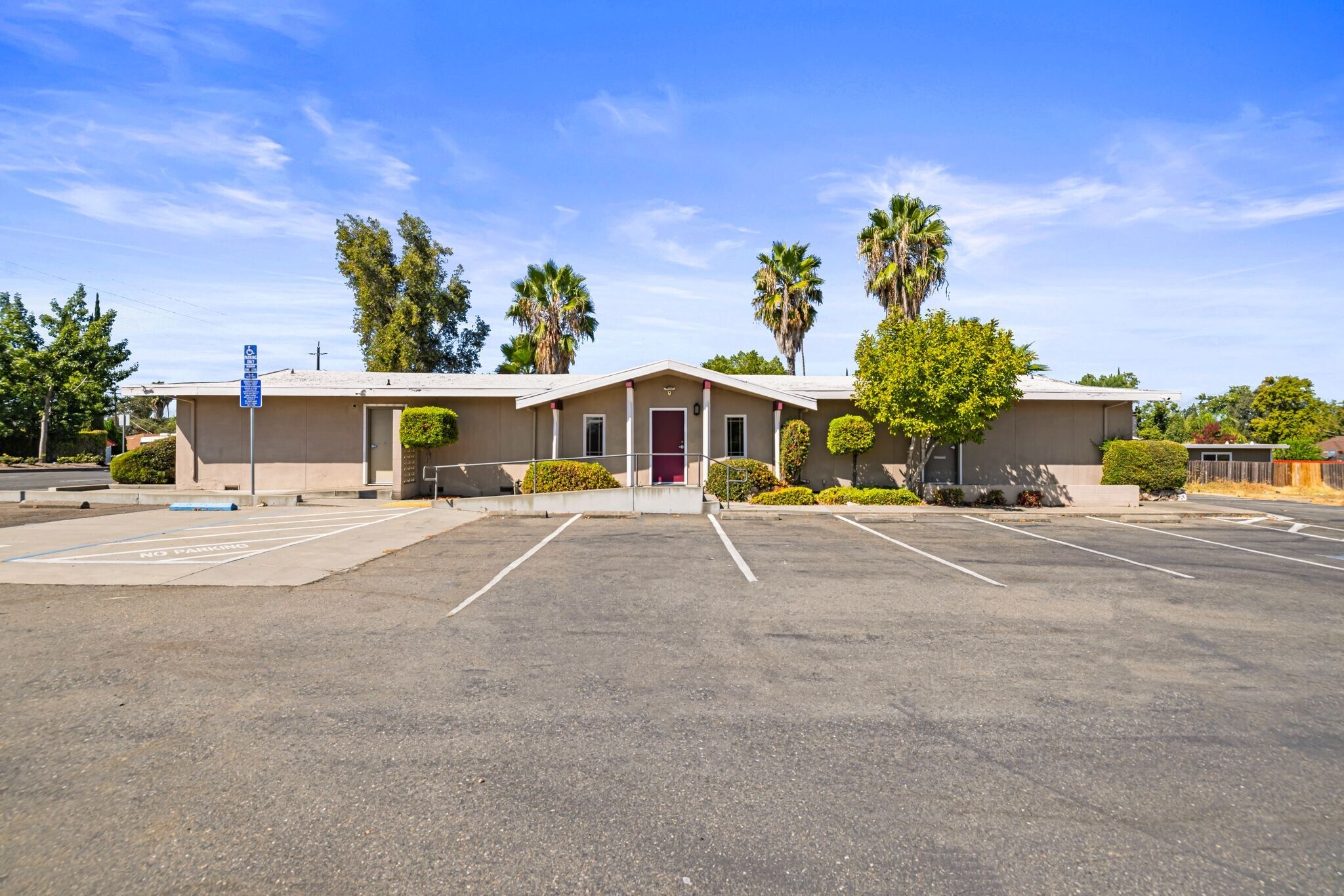 7001 Greenback Ln, Citrus Heights, CA à vendre Photo de l’immeuble– Image 1 sur 19