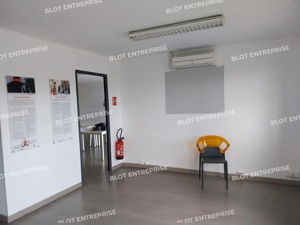 Bureau dans Ergué-Gabéric à louer Photo de l’immeuble– Image 1 sur 16