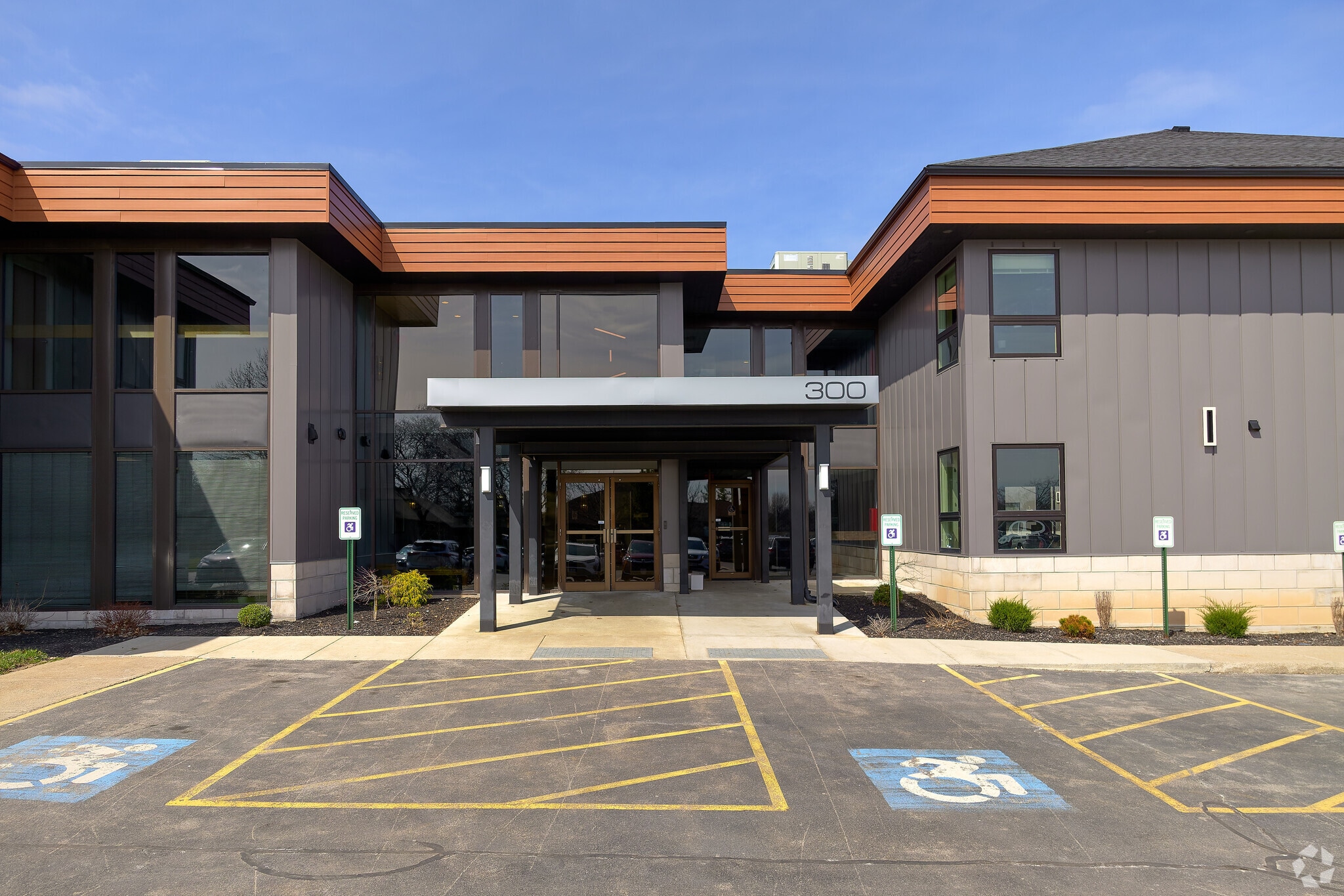 300 White Spruce Blvd, Rochester, NY à vendre Photo principale– Image 1 sur 14