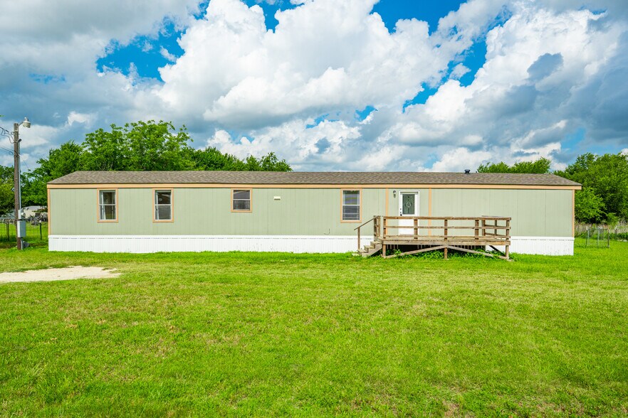 7009 Karen Ln, Joshua, TX à vendre - Photo de l’immeuble – Image 2 sur 25