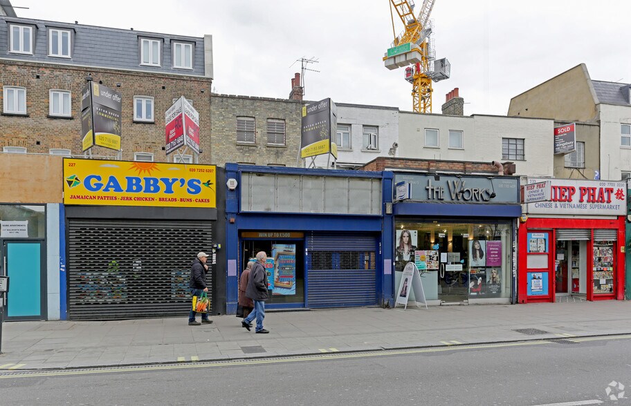 229 Walworth Rd, Londres à vendre - Photo principale – Image 1 sur 2