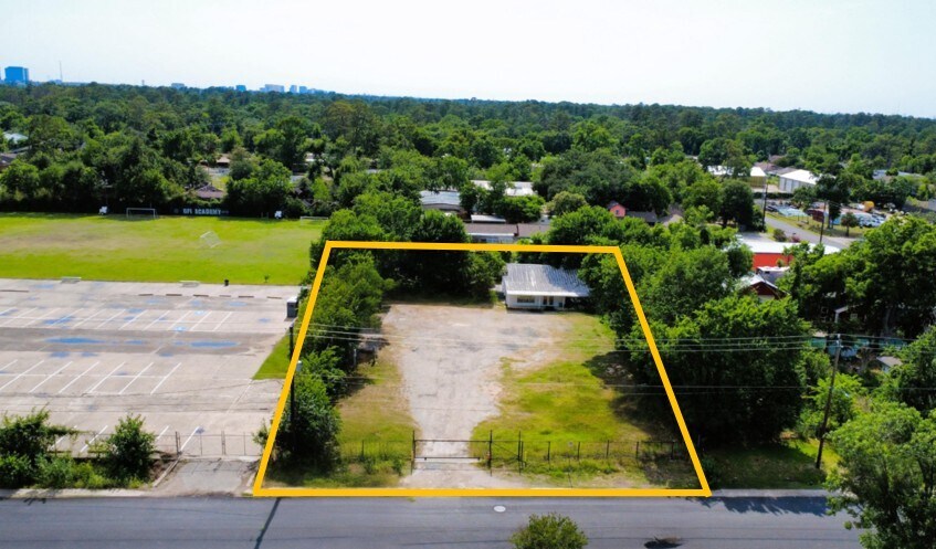 1545 Oak Tree Dr, Houston, TX à louer - Photo de l’immeuble – Image 1 sur 4