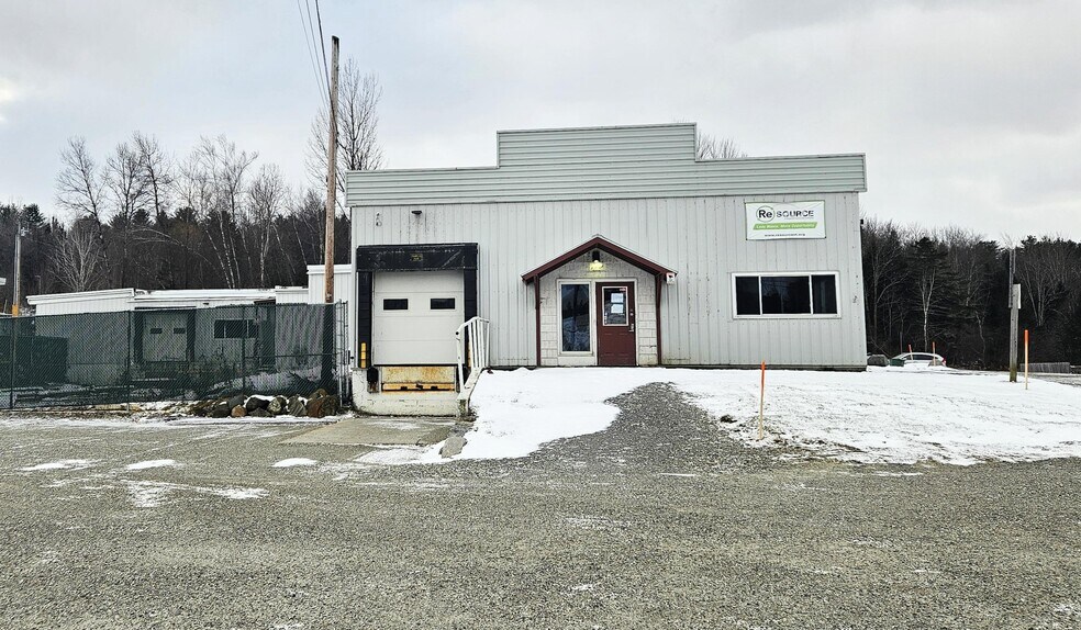 590 E Main St, Hyde Park, VT à louer - Photo de l’immeuble – Image 1 sur 4