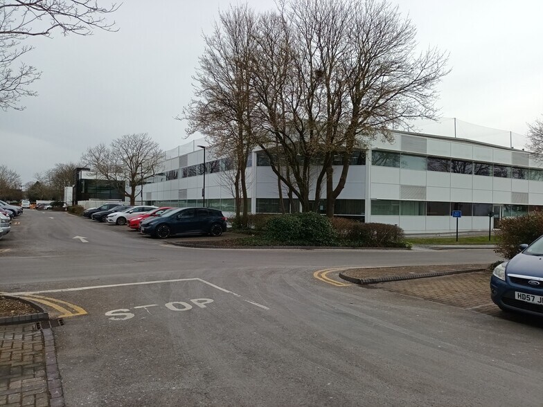 Kembrey St, Swindon à vendre - Photo de l’immeuble – Image 2 sur 4