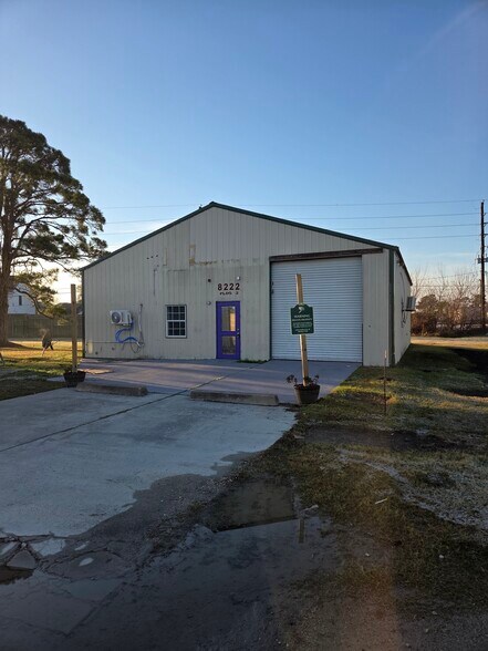 8222 N Highway 146, Baytown, TX à louer - Photo de l’immeuble – Image 2 sur 4