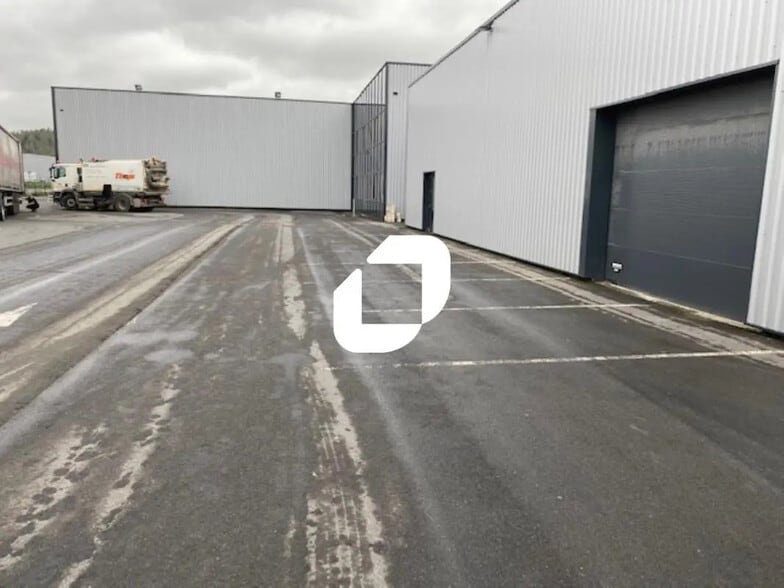 Bureau dans Libercourt à louer - Photo de l’immeuble – Image 3 sur 15