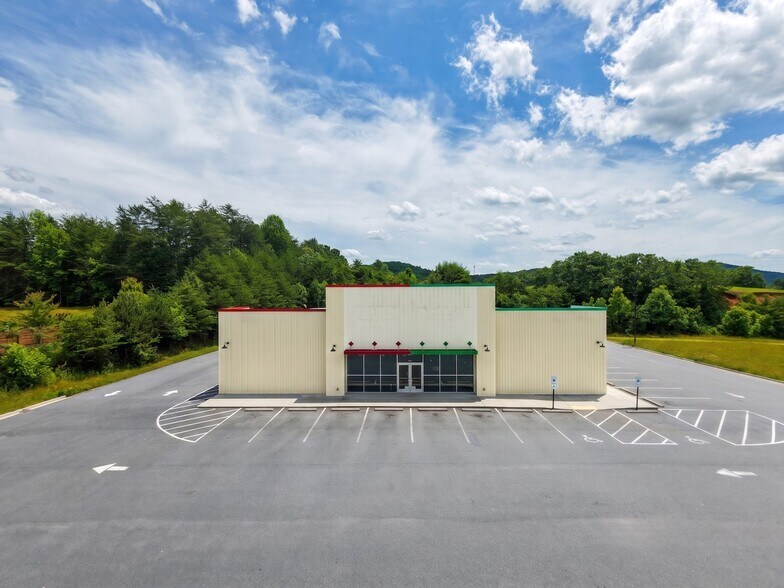 104 Hwy 64 E, Hayesville, NC à vendre - Photo de l’immeuble – Image 2 sur 15