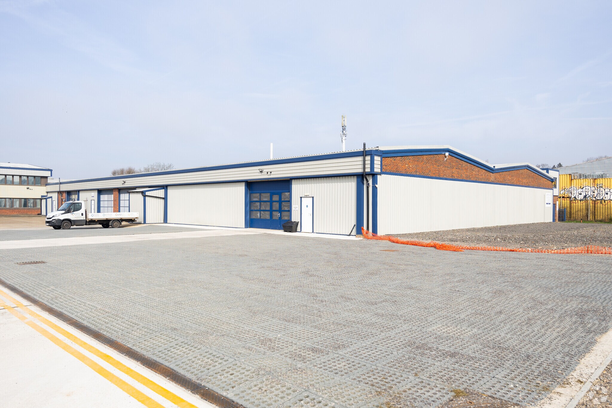 Fircroft Way, Edenbridge à louer Photo principale– Image 1 sur 3