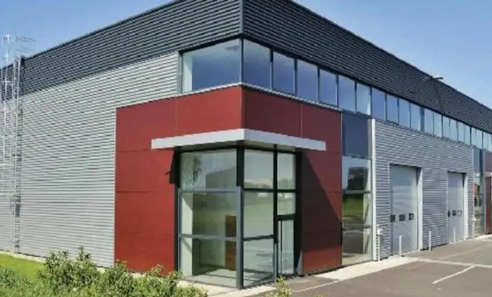Local d’activités dans Élancourt à louer Photo de l’immeuble– Image 1 sur 5