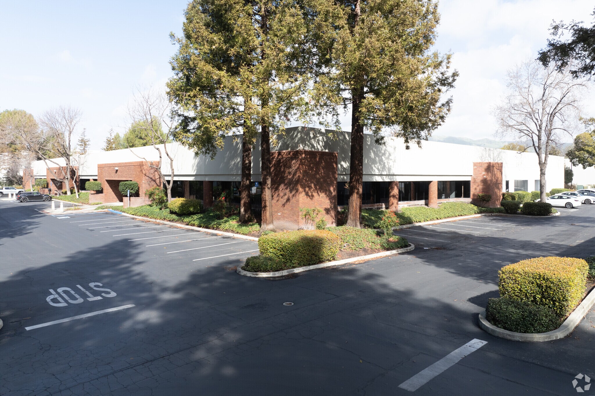 720-740 S Milpitas Blvd, Milpitas, CA à louer Photo de l’immeuble– Image 1 sur 8