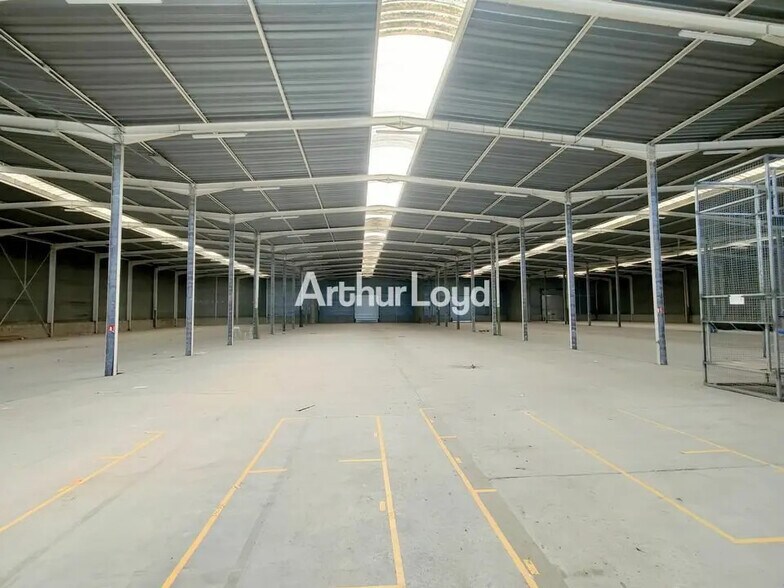 Industriel/Logistique dans La Veuve à vendre - Photo de l’immeuble – Image 3 sur 10