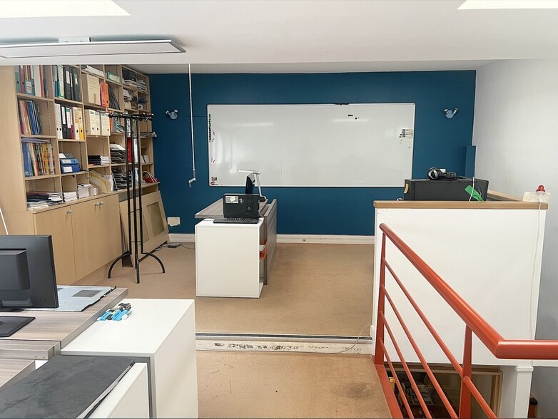 32 Rue Des Volontaires, Paris à vendre - Photo de l’immeuble – Image 2 sur 15