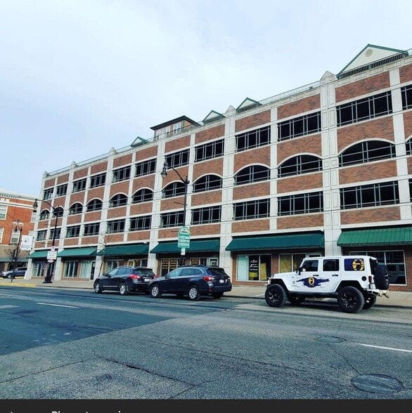 Three condos 309/311/313 portefeuille de 2 biens à vendre sur LoopNet.fr - Photo principale – Image 1 sur 1