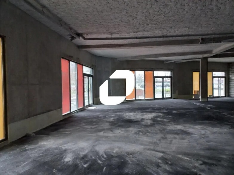 Local commercial dans Wattrelos à louer - Photo intérieure – Image 2 sur 7