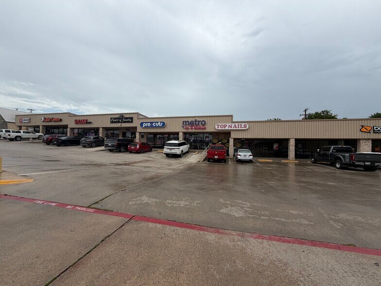 1208 S FM 51, Decatur, TX à louer - Photo de l’immeuble – Image 2 sur 8