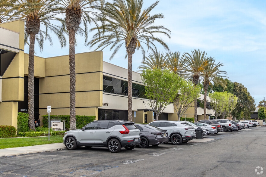 17701 Cowan, Irvine, CA à louer - Photo de l’immeuble – Image 3 sur 23