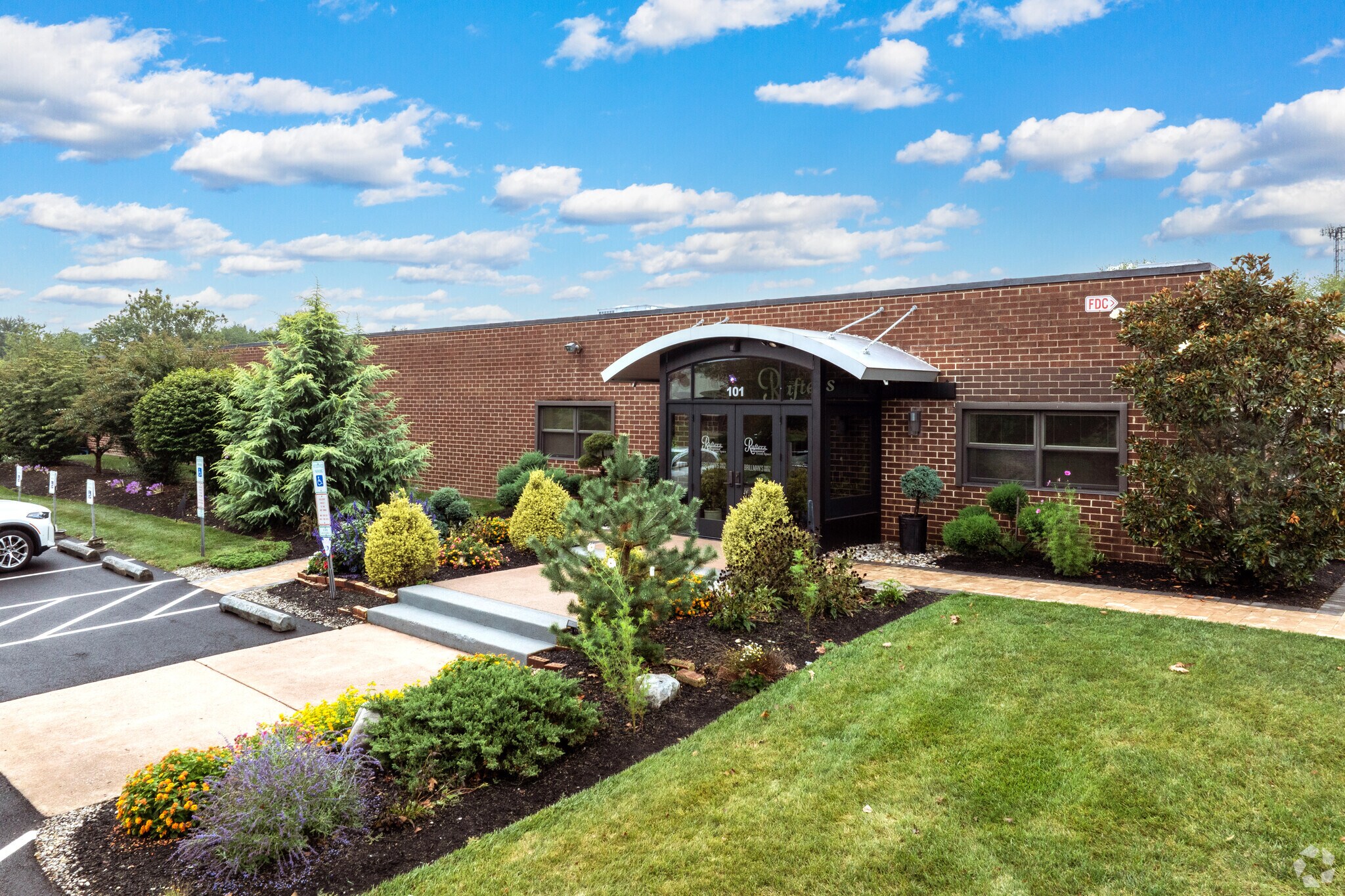 101 Friends Ln, Newtown, PA à vendre Photo principale– Image 1 sur 8