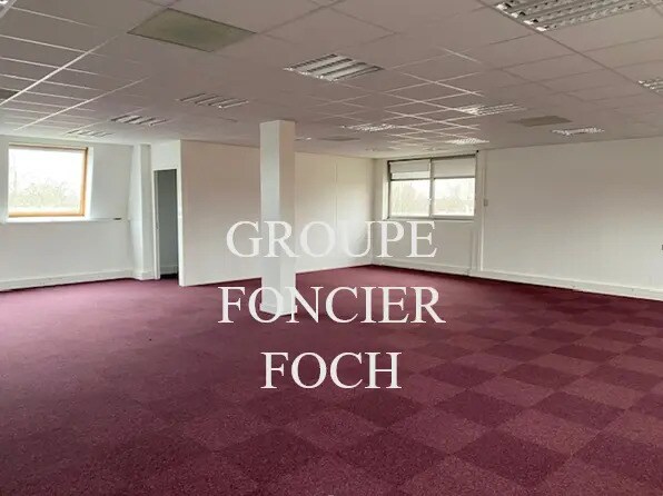 Plus de détails pour Rue Maryse Bastié, Bron - Bureau à louer