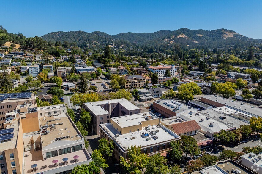 888 4th St, San Rafael, CA à louer - Photo de l’immeuble – Image 3 sur 3