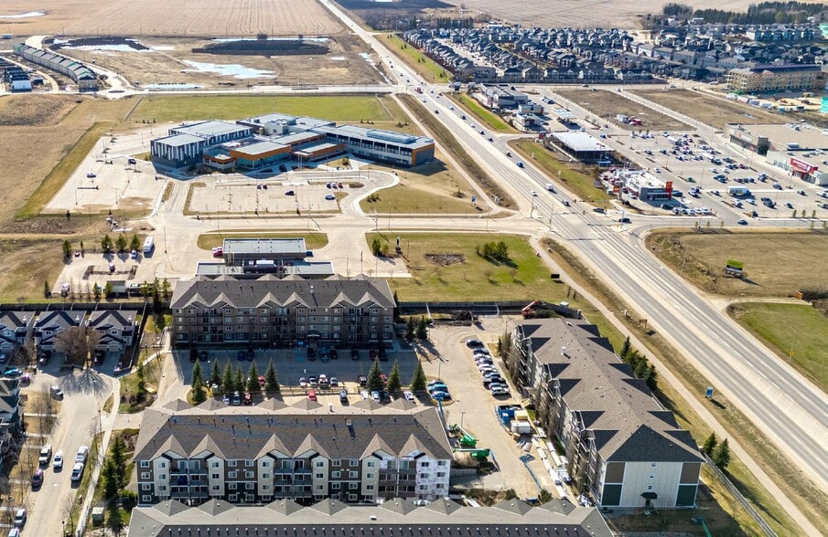 Crystal Creek Dr, Leduc, AB à vendre - Photo de l’immeuble – Image 2 sur 5