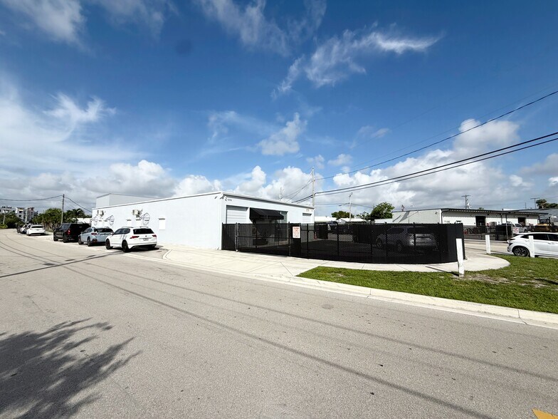 1214 Roebuck Ct, West Palm Beach, FL à vendre - Photo de l’immeuble – Image 3 sur 11