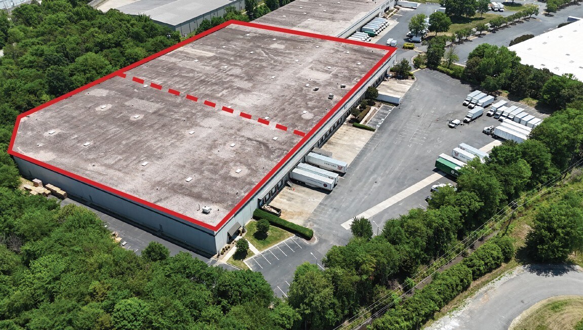 3552 Westinghouse Blvd, Charlotte, NC à louer Aérien– Image 1 sur 4