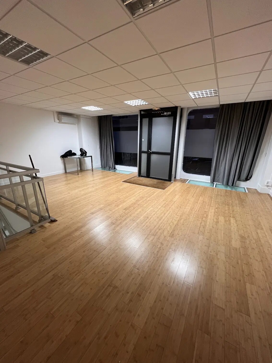 Local commercial dans Paris à louer Photo de l’immeuble– Image 1 sur 10