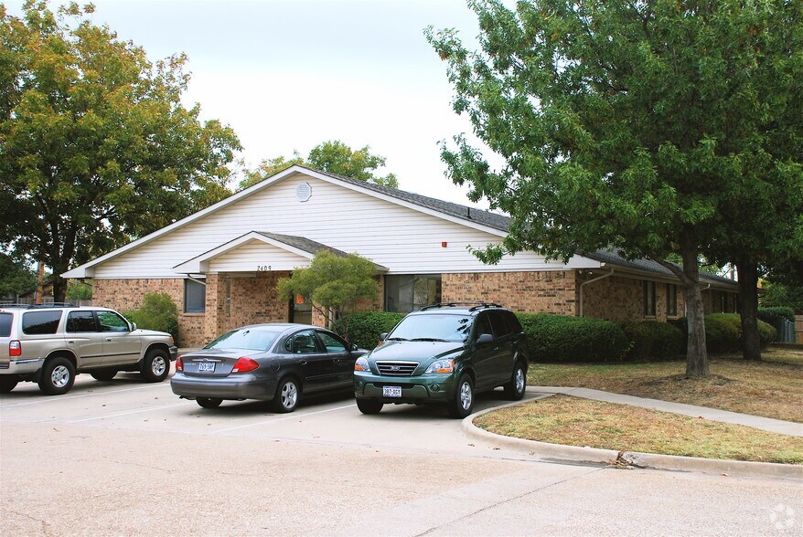 2409 College Ave, Garland, TX à vendre - Photo de l’immeuble – Image 2 sur 5