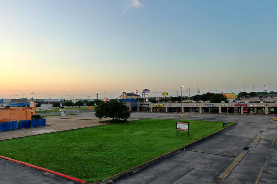 2610-2668 S Highway 36, Brenham, TX à louer - Photo de l’immeuble – Image 3 sur 11
